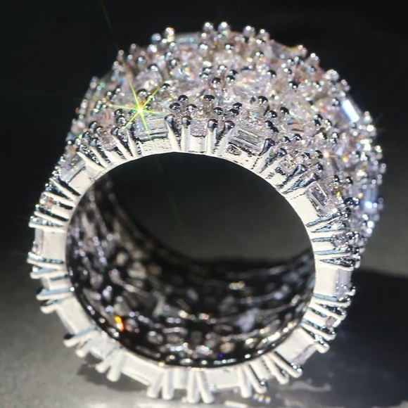 NEW๐18CT 925 STERLING SILVER DIAMOND RING - Picture 2 of 6